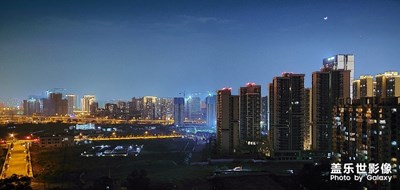疫情爆發(fā)，在家待著樓頂看日落看月亮
