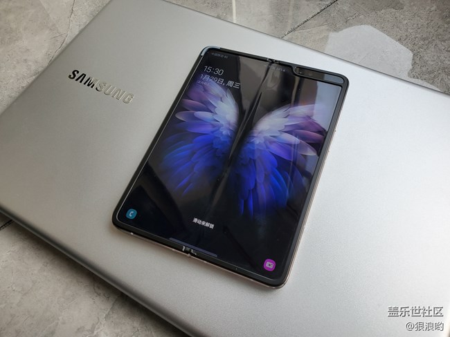 三星W20 5G：全新形態(tài) 超越期待