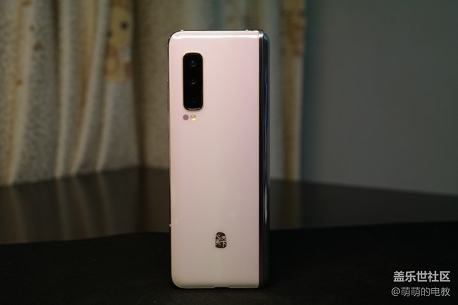 打開未來-三星W20 5G評測