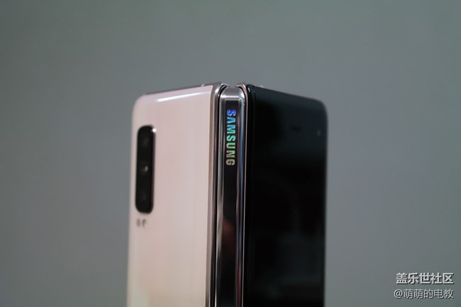 打開未來-三星W20 5G評測