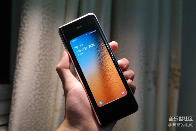 打開未來-三星W20 5G評測