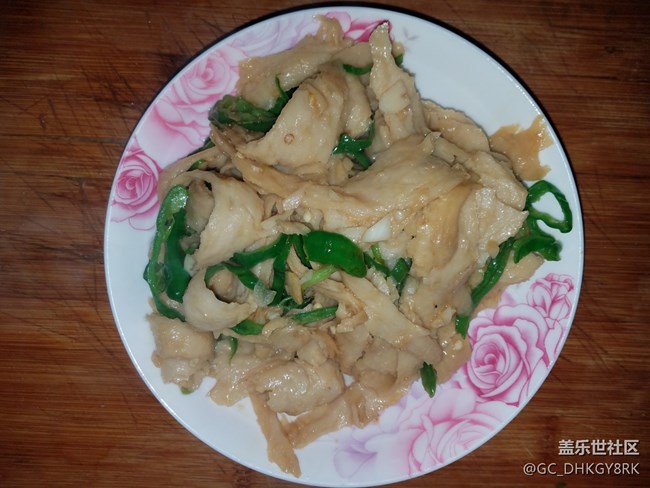 【家常菜】+青椒手撕面筋 【家常菜】+青椒手撕面筋