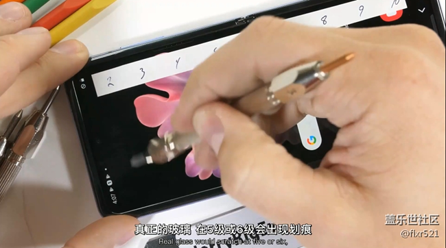 【中英字幕】三星Z Flip破壞級(jí)測(cè)試 -JerryRigEverything