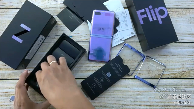 三星Galaxy Z Flip紫色版开箱 _ 拍照、触控、脸部解锁测试