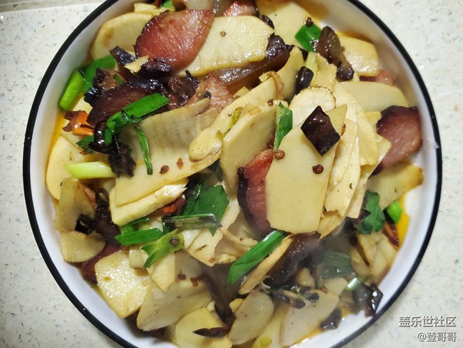 【登哥美食】簡(jiǎn)單粗暴冬筍炒湘西臘肉