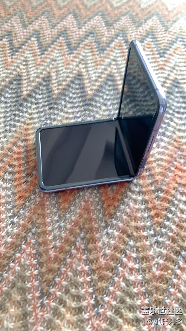 【我的Galaxy Z Flip折疊屏手機(jī)】紫色獨(dú)領(lǐng)風(fēng)騷，難駕馭