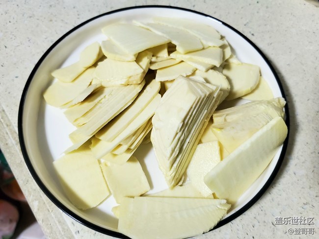 【登哥美食】簡(jiǎn)單粗暴冬筍炒湘西臘肉