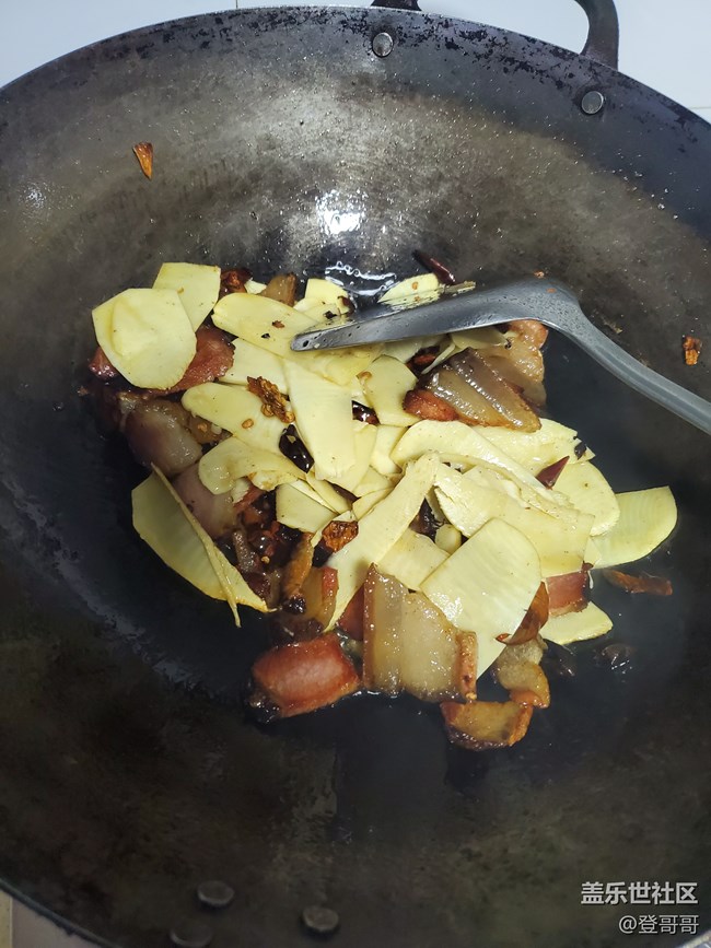 【登哥美食】簡(jiǎn)單粗暴冬筍炒湘西臘肉
