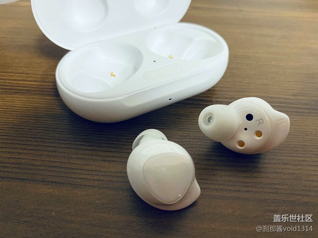 三星2020新品 Galaxy Buds+ 白色 簡單開箱上手