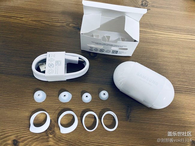 三星2020新品 Galaxy Buds+ 白色 簡單開箱上手