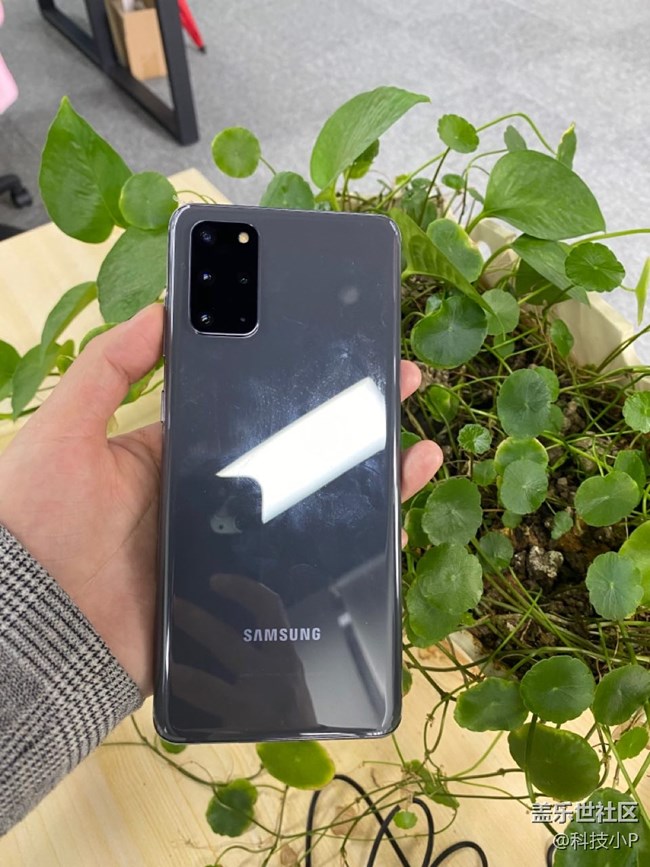 在國外買的手機(jī)終于到了，真機(jī)上手，真香~~！