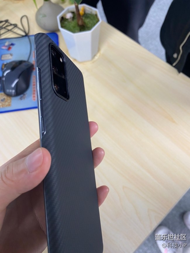 在國外買的手機(jī)終于到了，真機(jī)上手，真香~~！