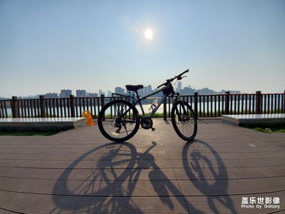 江邊走走