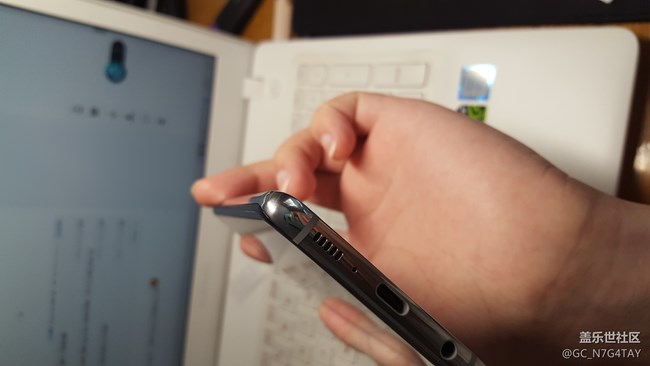 剛買的s10邊框縫隙很大，可以塞A4紙這正常嗎？