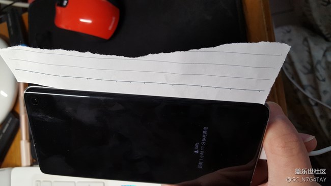 剛買的s10邊框縫隙很大，可以塞A4紙這正常嗎？