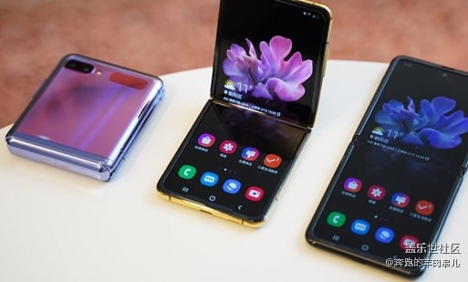 你會(huì)把Z Flip裝在口袋里還是包包里？