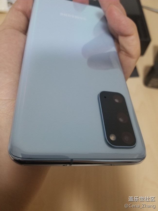 s20 中框與后蓋之間的縫隙，松動(dòng)的電源鍵，大家有沒(méi)有？