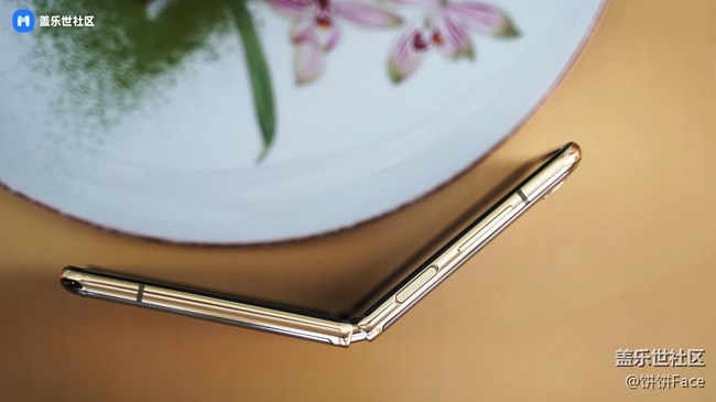 風(fēng)和日麗 帶著三星Galaxy Z Flip撒哈拉金去下午茶吧