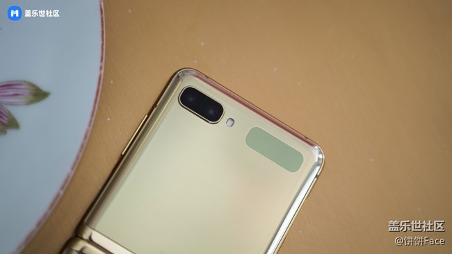 風(fēng)和日麗 帶著三星Galaxy Z Flip撒哈拉金去下午茶吧