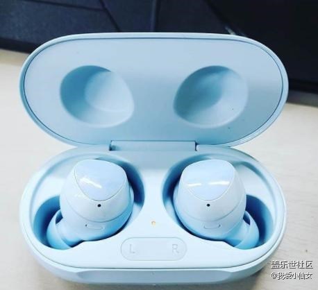 浮氧藍款Galaxy buds+搭配Galaxy S20簡直是神仙配色！