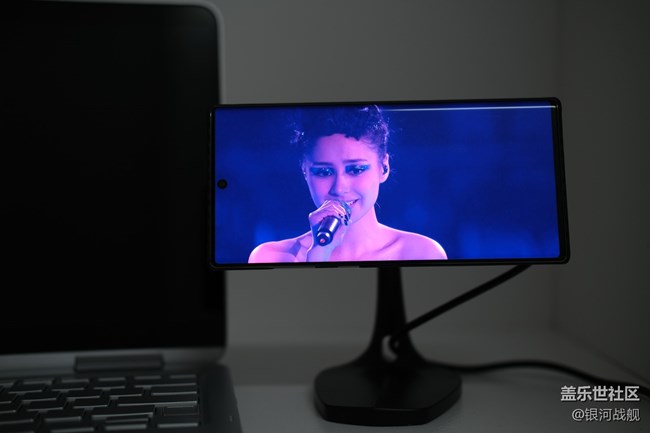 裸奔黨鐘愛(ài)的一款手機(jī)殼 裸奔黨鐘愛(ài)的一款手機(jī)殼