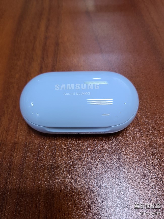 【我的專屬Buds+】新配色的浮氧藍