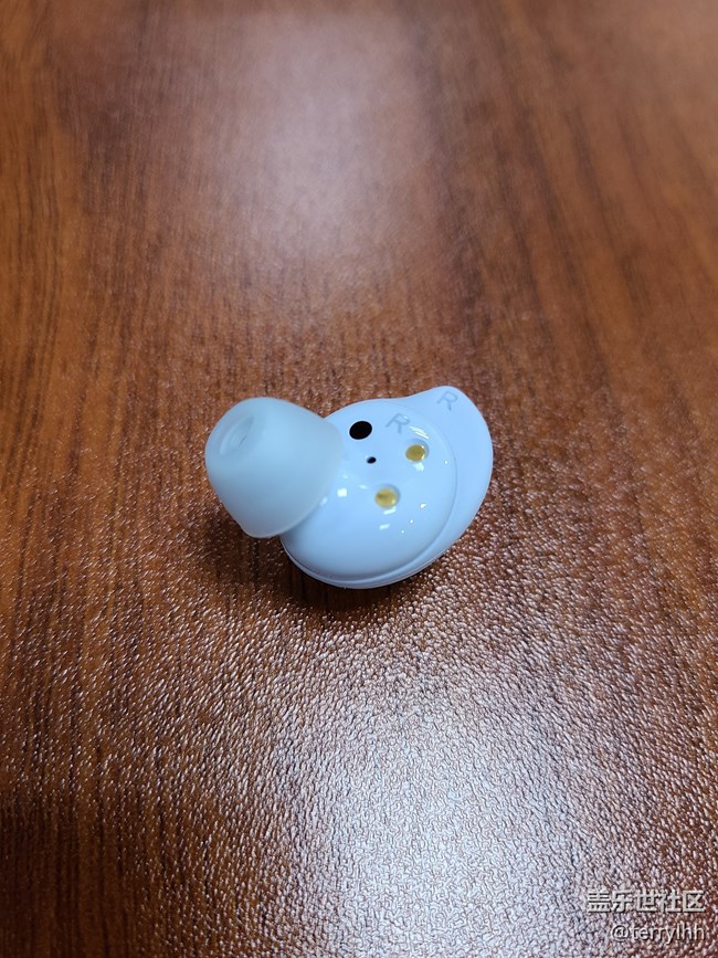 【我的專屬Buds+】新配色的浮氧藍