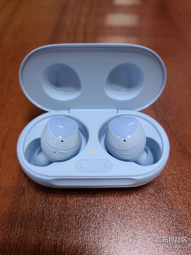 【我的專屬Buds+】新配色的浮氧藍