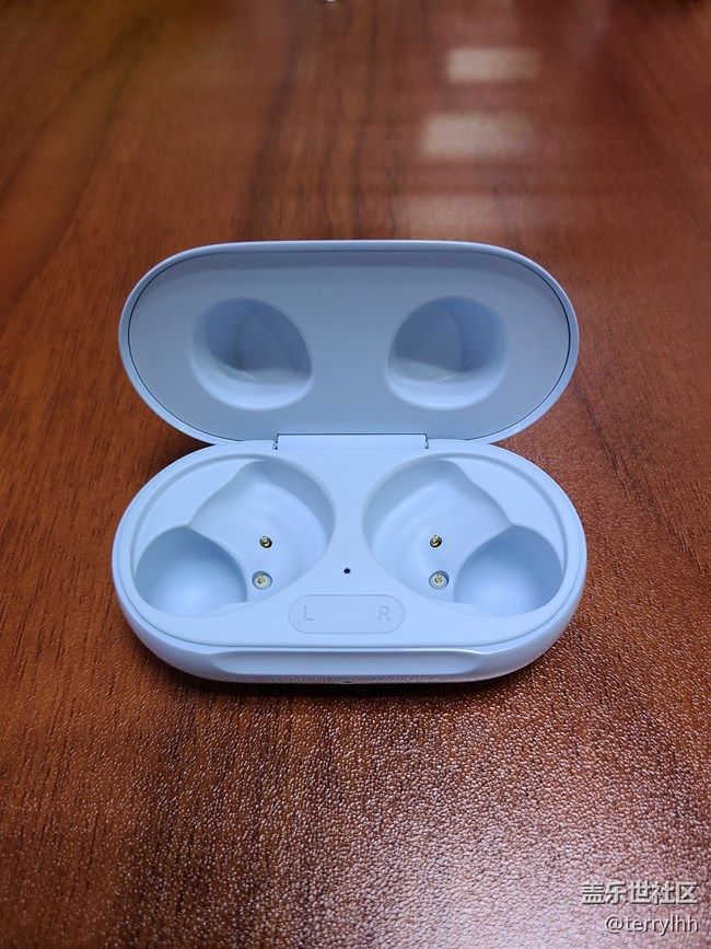 【我的專屬Buds+】新配色的浮氧藍