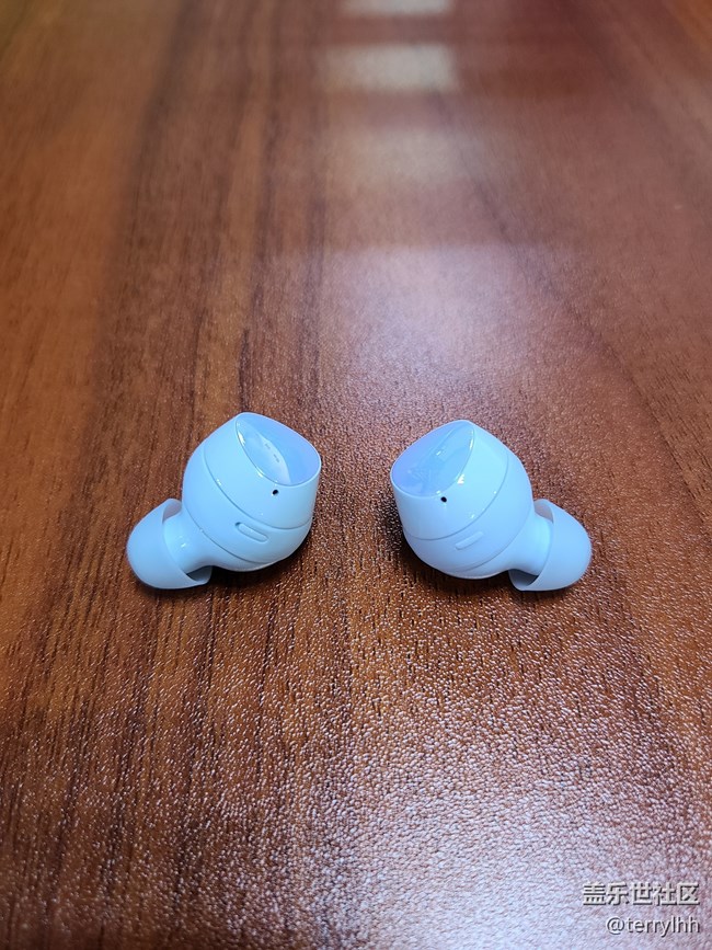 【我的專屬Buds+】新配色的浮氧藍