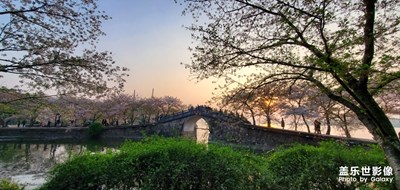 行萬(wàn)里路，看萬(wàn)千面孔