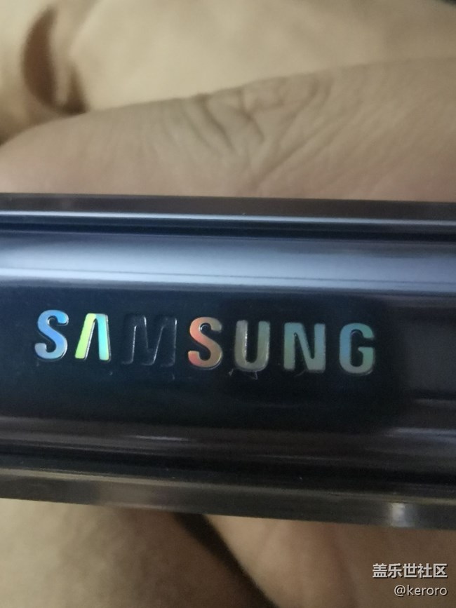 z flip 的三星標志鐳射貼紙掉了，哪里可以補??？