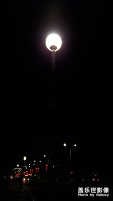 深夜的孤燈