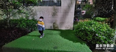 手抖的夜視儀。。抖抖抖