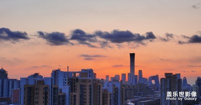 全國最高疫情風險朝陽區(qū)的傍晚天際線