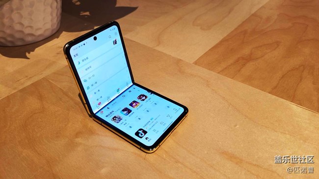 上下分屏 清晰操控 三星Galaxy Z Flip使用妙招 上下分屏 清晰操控 三星Galaxy Z Flip使用妙招