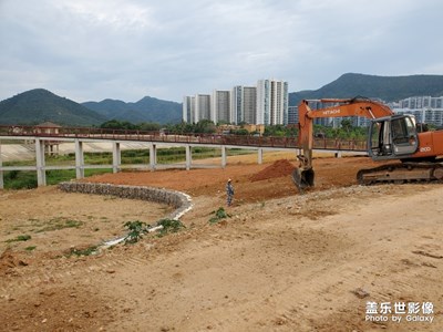 建設(shè)中