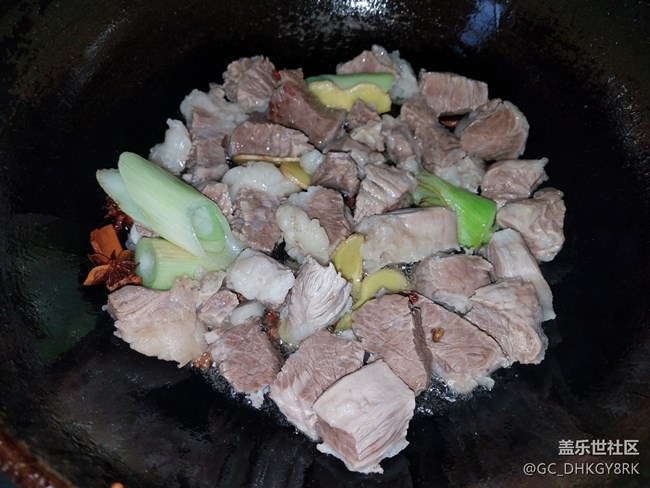 【五一美食嗨不?！?牛腩燒素雞