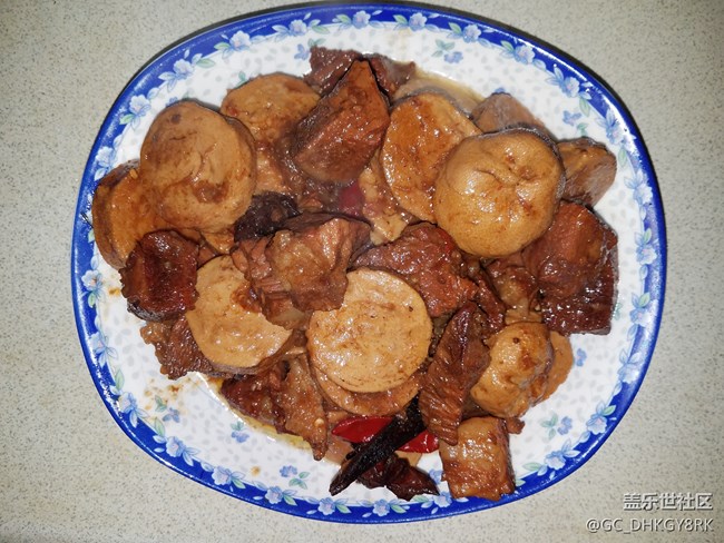 【五一美食嗨不?！?牛腩燒素雞