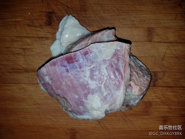 【五一美食嗨不?！?牛腩燒素雞