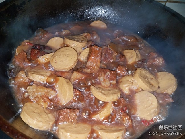 【五一美食嗨不?！?牛腩燒素雞