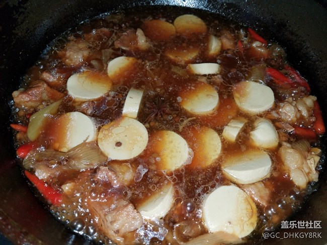 【五一美食嗨不?！?牛腩燒素雞