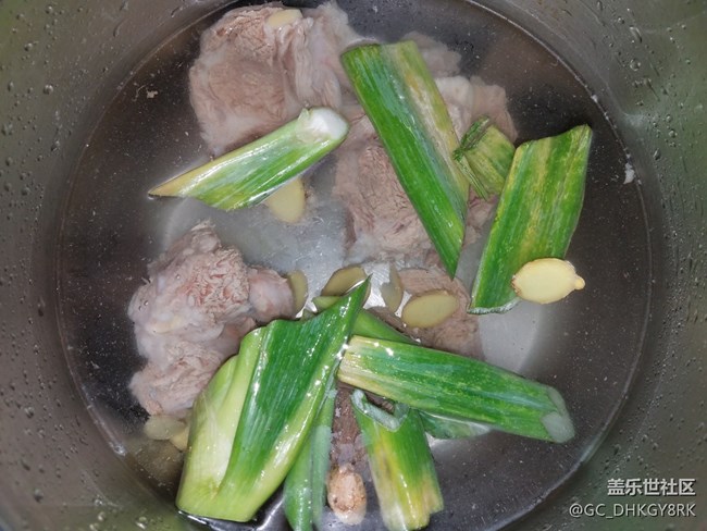 【五一美食嗨不?！?羊排湯