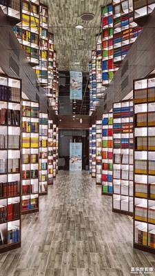 【精彩翻倍】+探索城市里城市里時(shí)髦的圖書館「鐘書閣」