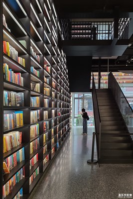 【精彩翻倍】+探索城市里城市里如夢(mèng)如幻的書店「Page One」