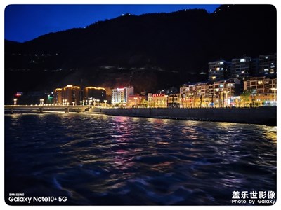 夜瀾瀘園望水流