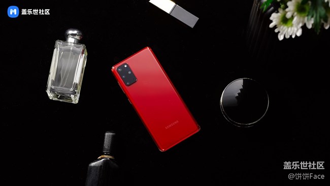 和女神一起“紅” 三星Galaxy S20+馥郁紅美圖賞