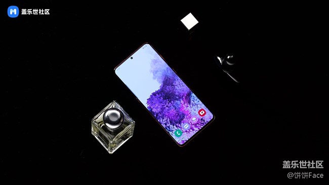 和女神一起“紅” 三星Galaxy S20+馥郁紅美圖賞