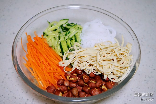 【登哥美食】夏日來一碗涼拌豆皮實(shí)在爽