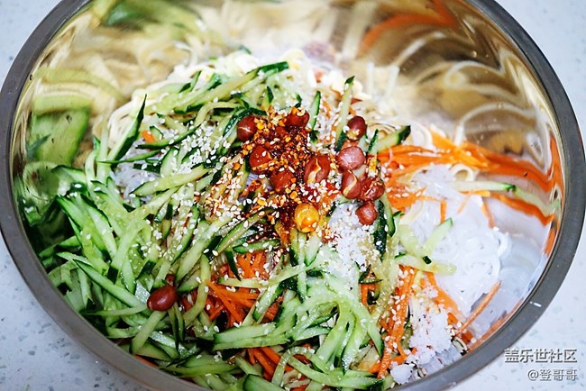 【登哥美食】夏日來一碗涼拌豆皮實(shí)在爽